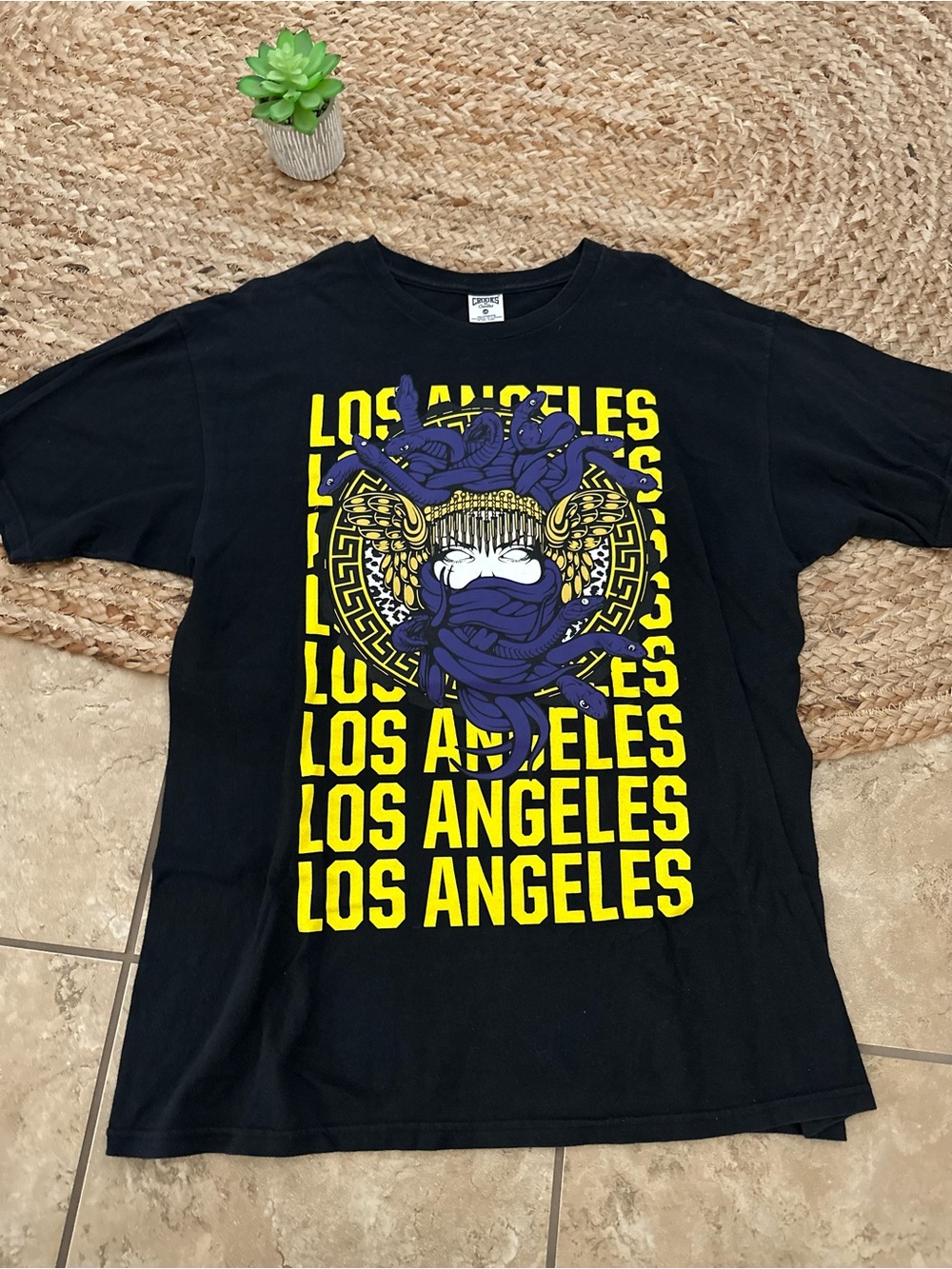 LOS ANGELES CROOKS GRAPHIC TEE